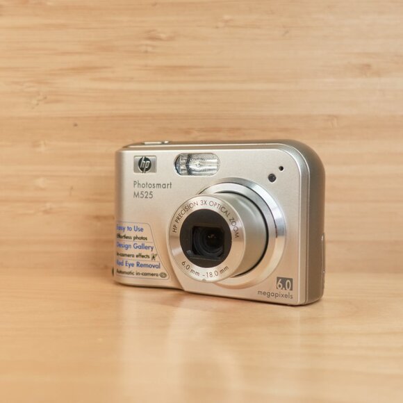 HP Photosmart M525 6.0MP Digital Camera / Compact Point & Shoot - Picture 1 of 7